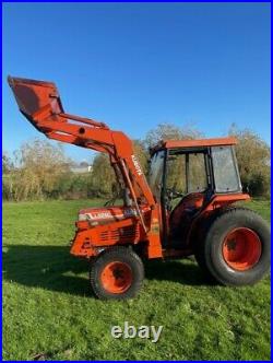 Kubota L3250 Compact tractor with loader