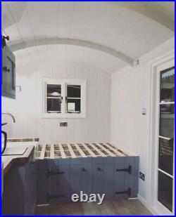 Shepherds Hut With Wood Burner, Kitchen, Bathroom And Bed