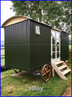 Shepherds Hut with Kitchen and Bathroom